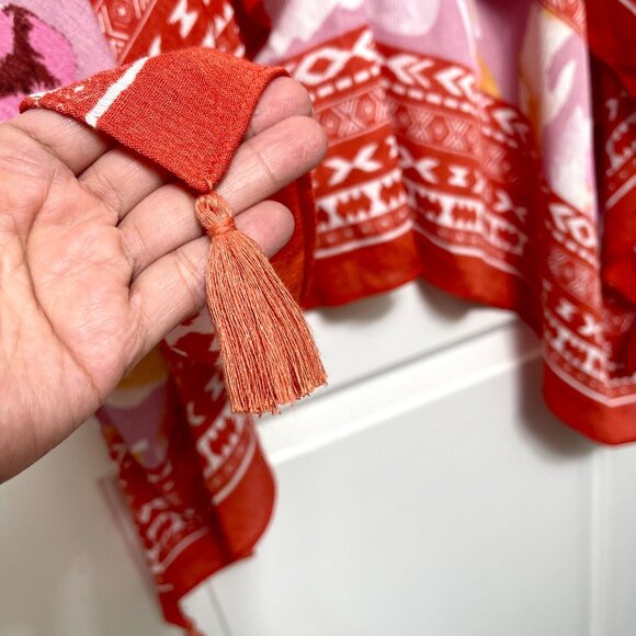 New Vince Camuto‎ Floral Print Tassel Trim Ruana in Pink Red One Size - Picture 6 of 9